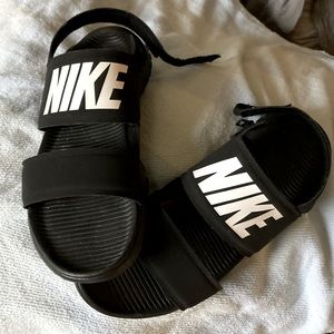 New Nike slides 9.5 women’s